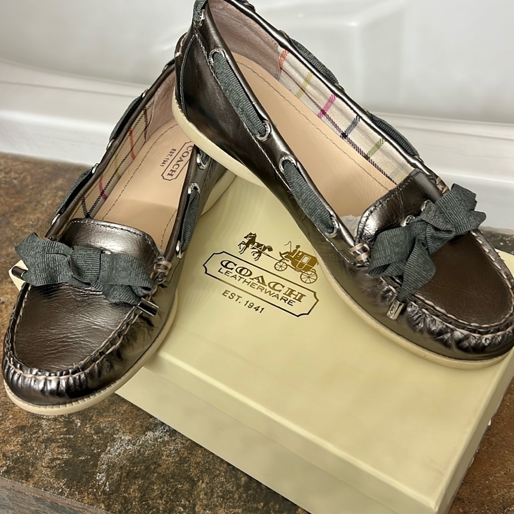 COACH Carissa metallic calf pewter Size 6 loafers